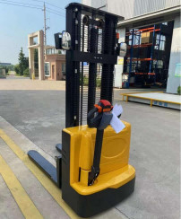 Full Electric Walkie Stacker With Night Operation Lights 1000kg 1500kg 3500mm 4000mm