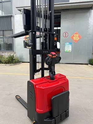 1.5 Ton 4500mm Ride On Forklift Platform Electric Stacker With Reversing Horn And Mirror For Cargo Handling