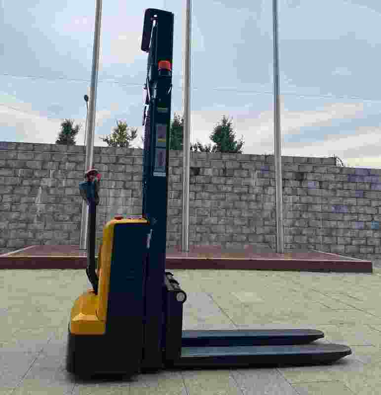 Electric Walkie Stacker 1.5 Ton 3.5m Lift Height CE Certified