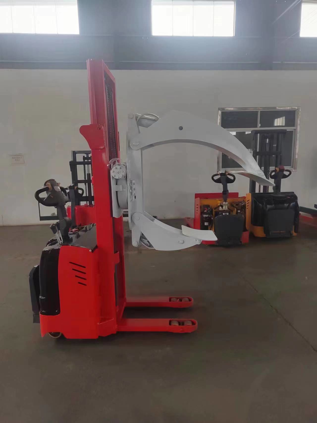 1.5 Ton Load Capacity Electric Clamp Stacker 400-1300 Mm With Straddle Legs