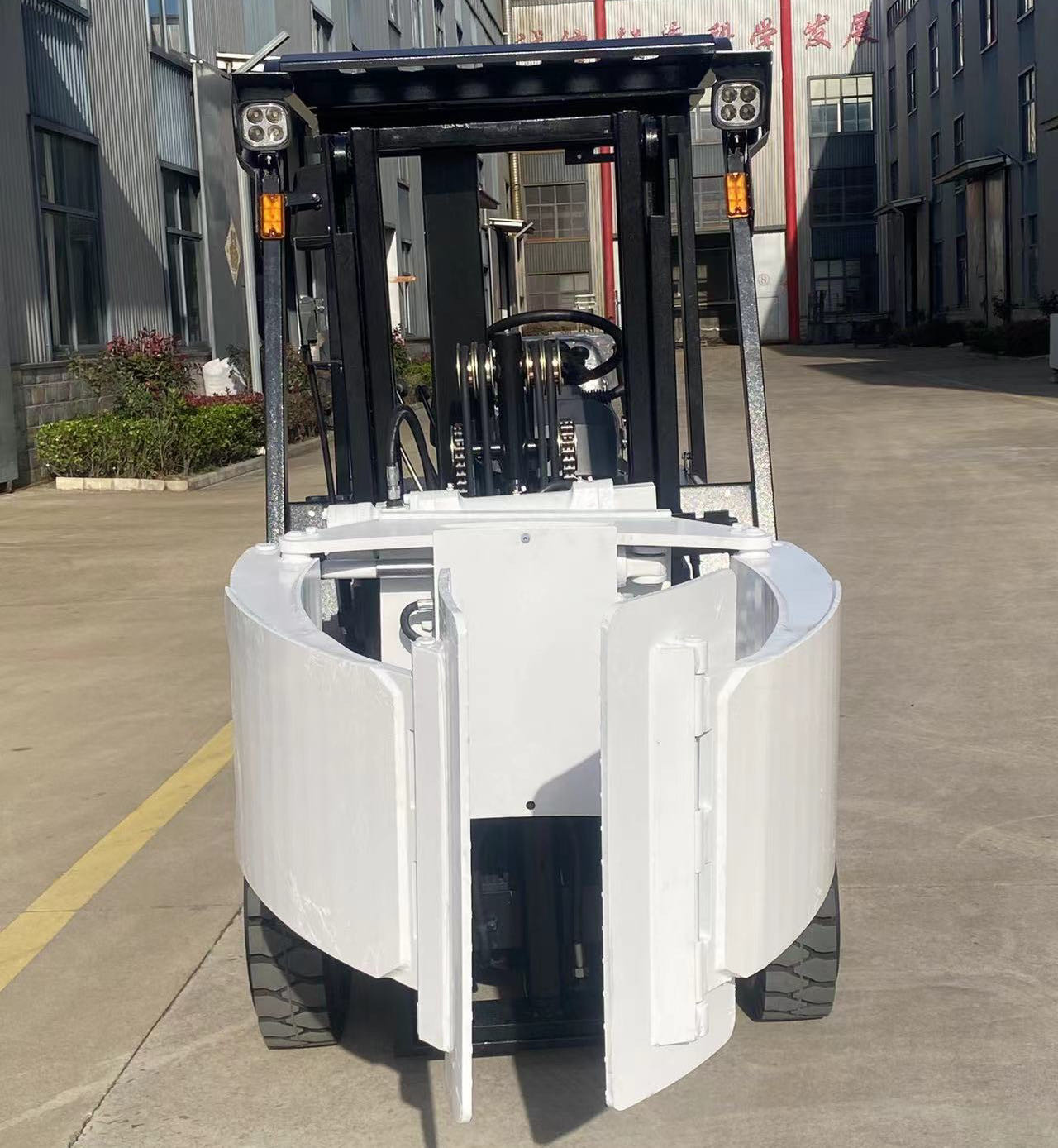 2 Ton 4 Wheel Counterbalanced Forklift Truck DC Motor Electric With Paper Roller Clamps