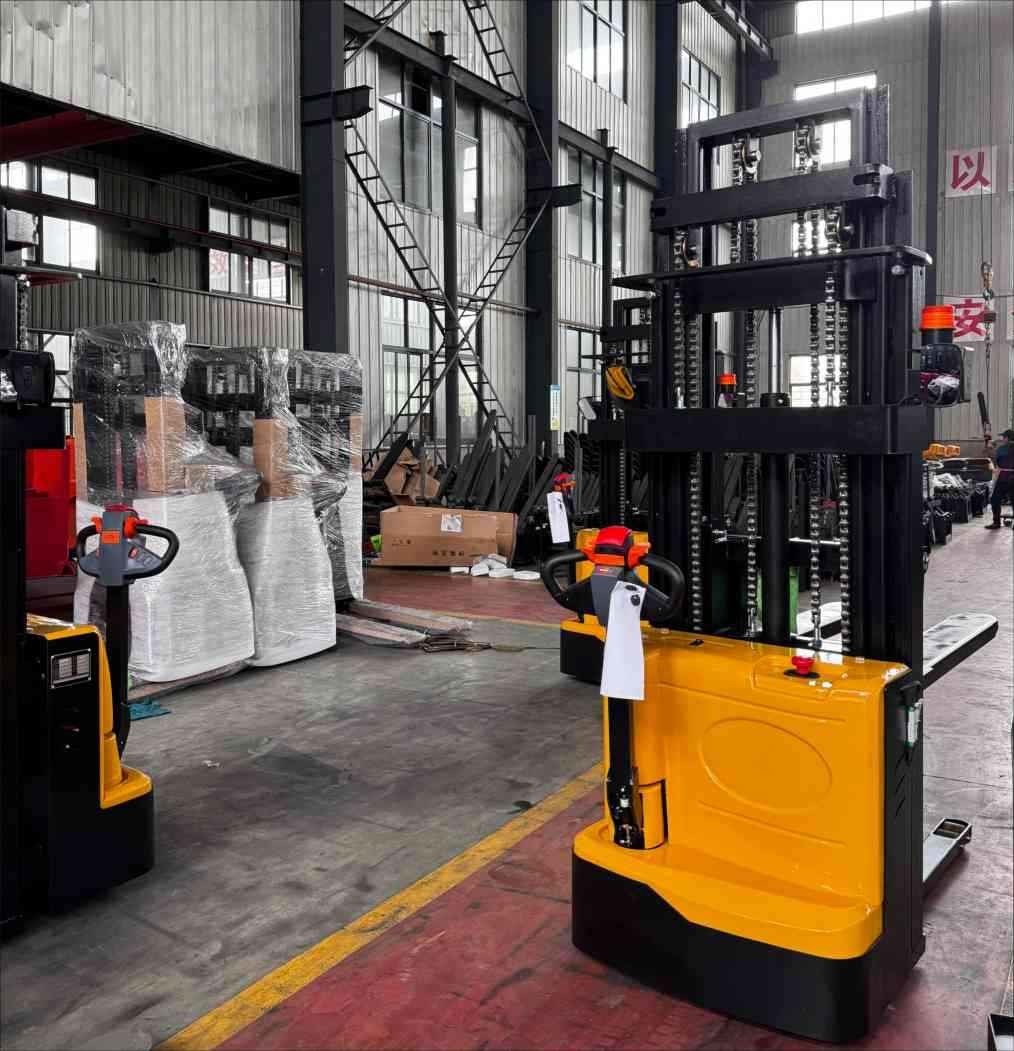 1500kg 4 Meters Full Electric Walkie Pallet Stacker For Warehousing And Distribution Industry
