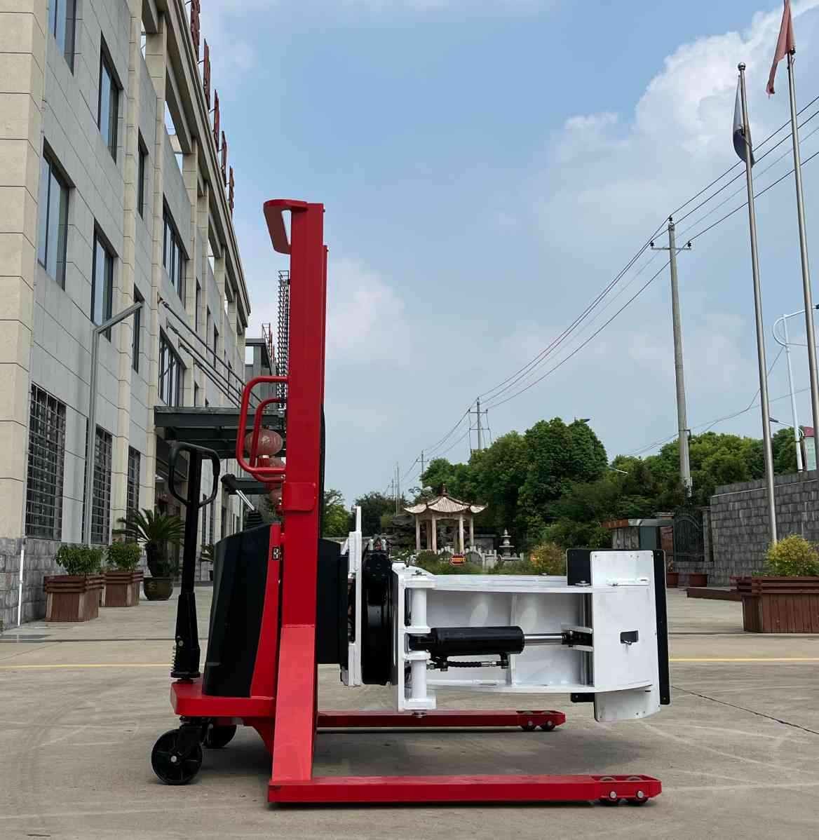 1102lb 1543lb 2 Meters Semi Electric Roll Stacker Rotate 360 Degree With Adjustable Clamp