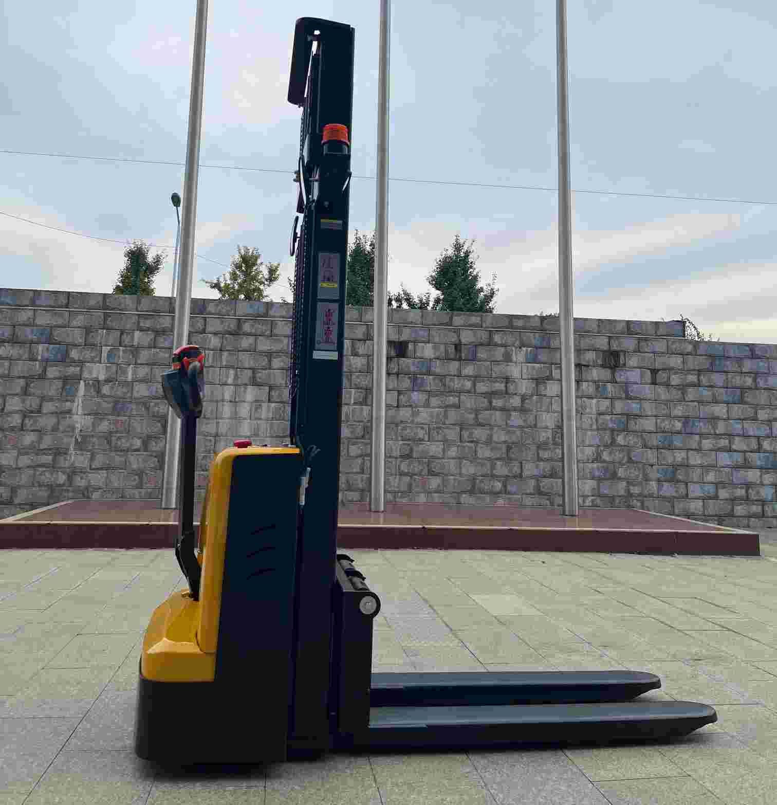Electric Walkie Stacker 1.5 Ton 3.5m Lift Height CE Certified