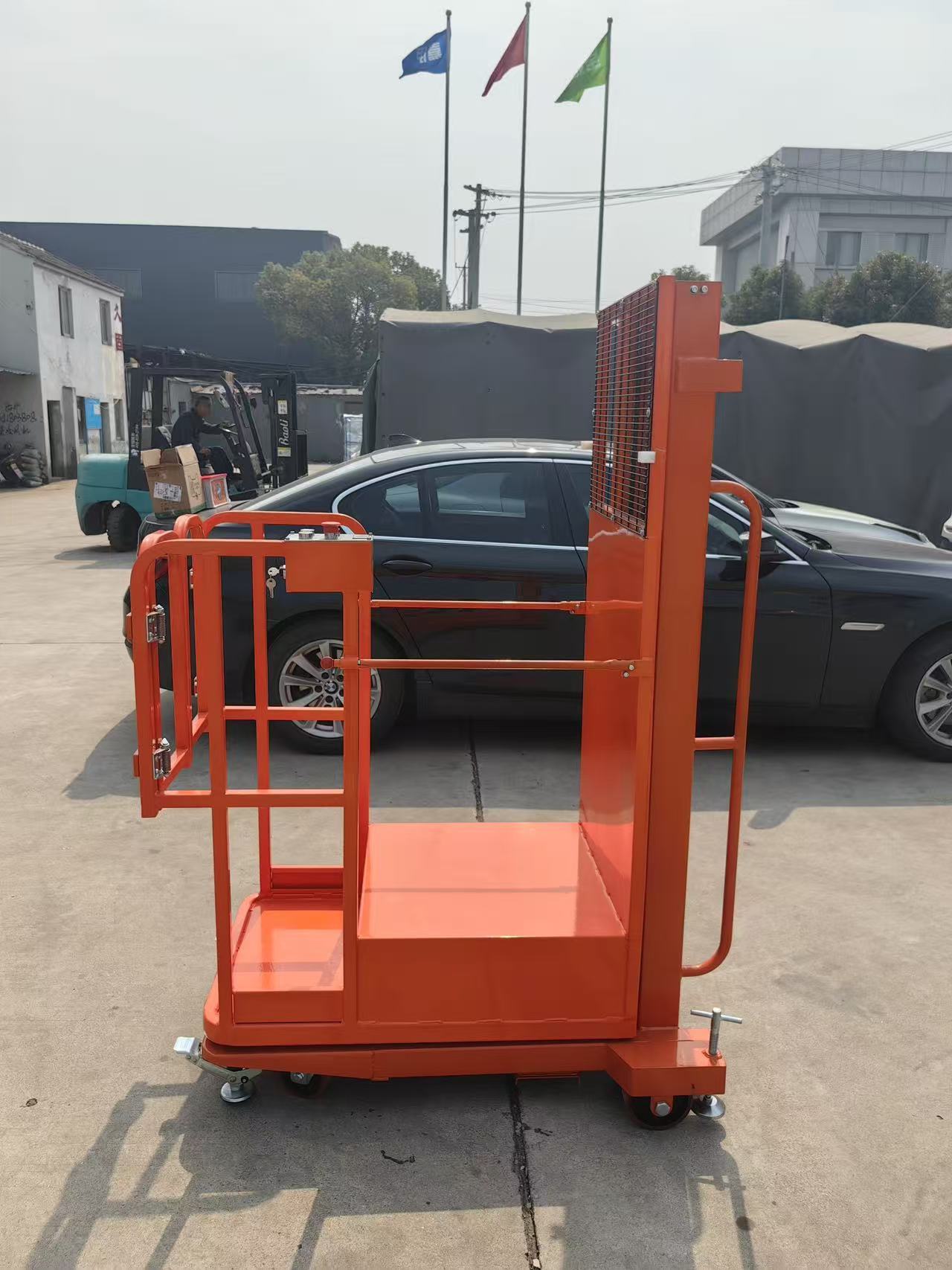 Factory Price Small Lifting Platform Electric Goods Picker Platform Lifts for Warehouse